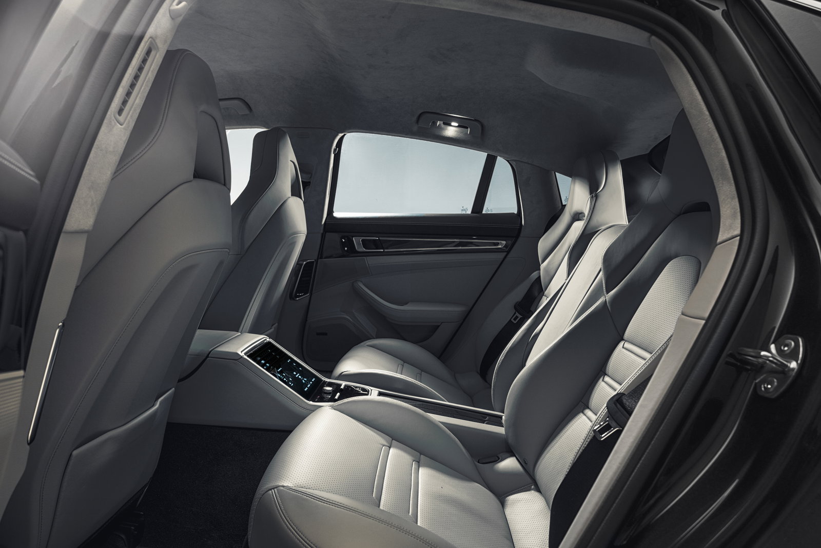 8 Things You Need To Know About The Surprisingly Un-Ugly New Porsche Panamera