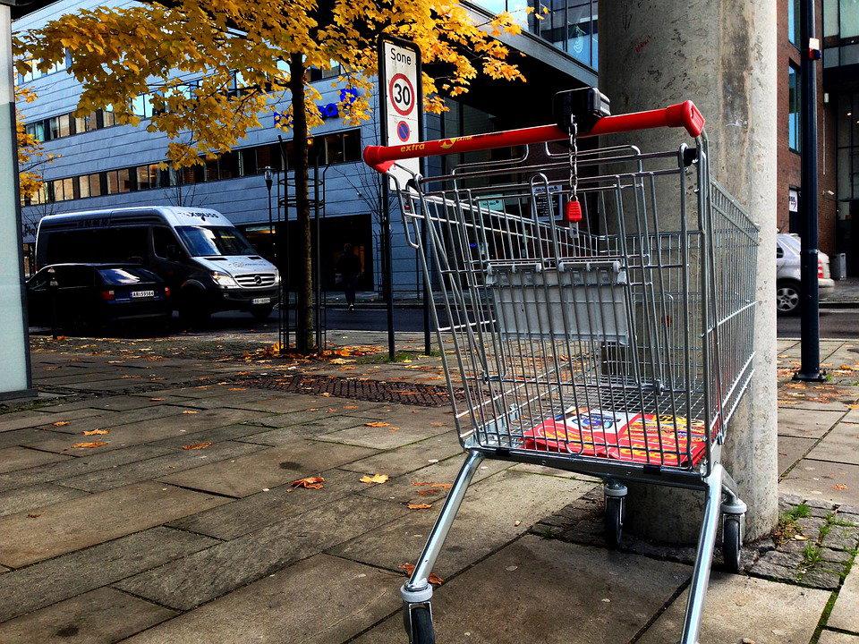 5 Ways To Spot A Petrolhead In Everyday Social Situations