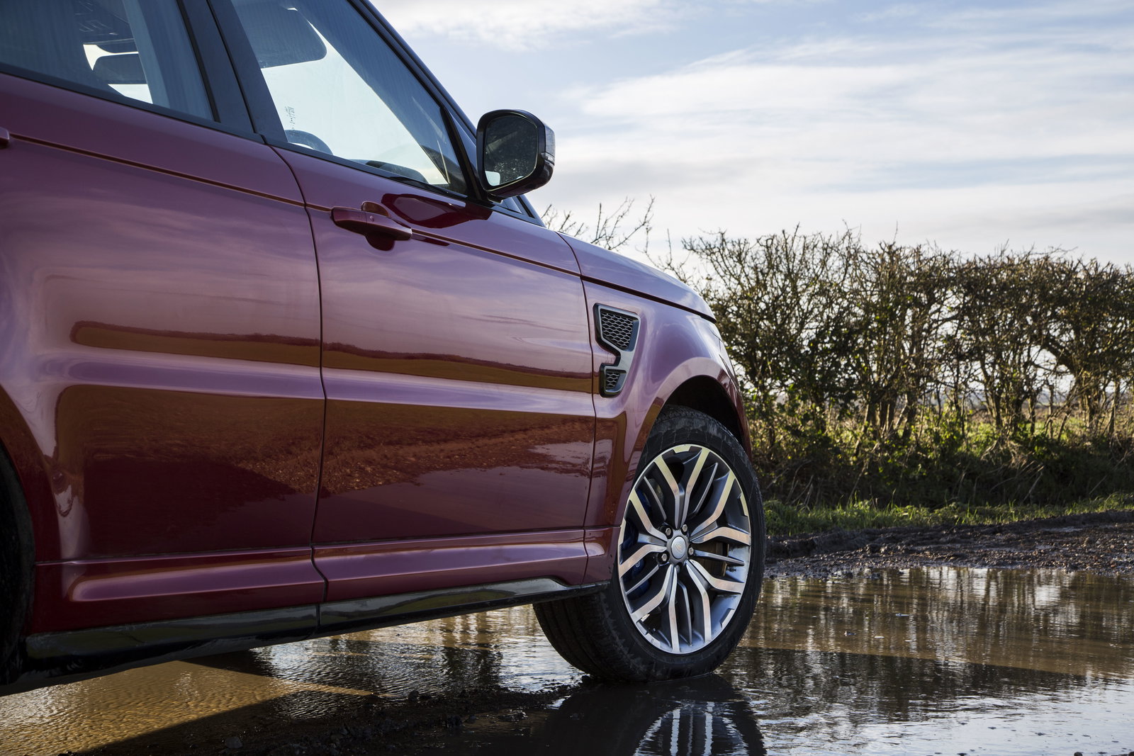 How The Range Rover Sport SVR Proves Pointless Cars Are The Most Entertaining