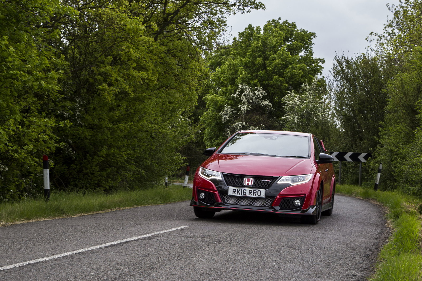On the factory-fitted Continentals, it was relatively easy to find understeer during committed cornering. On the Michelins, it's much harder