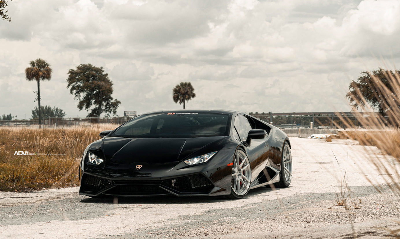 Motorbike Rider Retaliates After Having His Mirror Clipped By A Truck