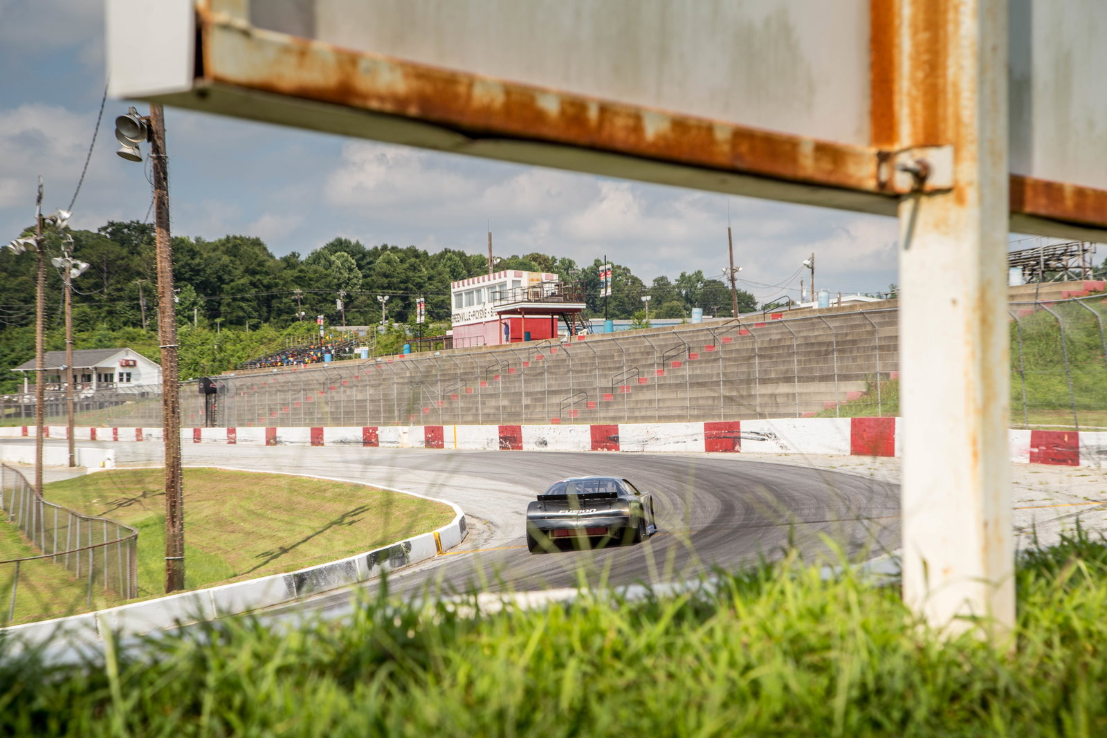 BMW M5 Vs Jaguar XJR 575: The Tech-Fest Saloon Takes On A V8 Dinosaur