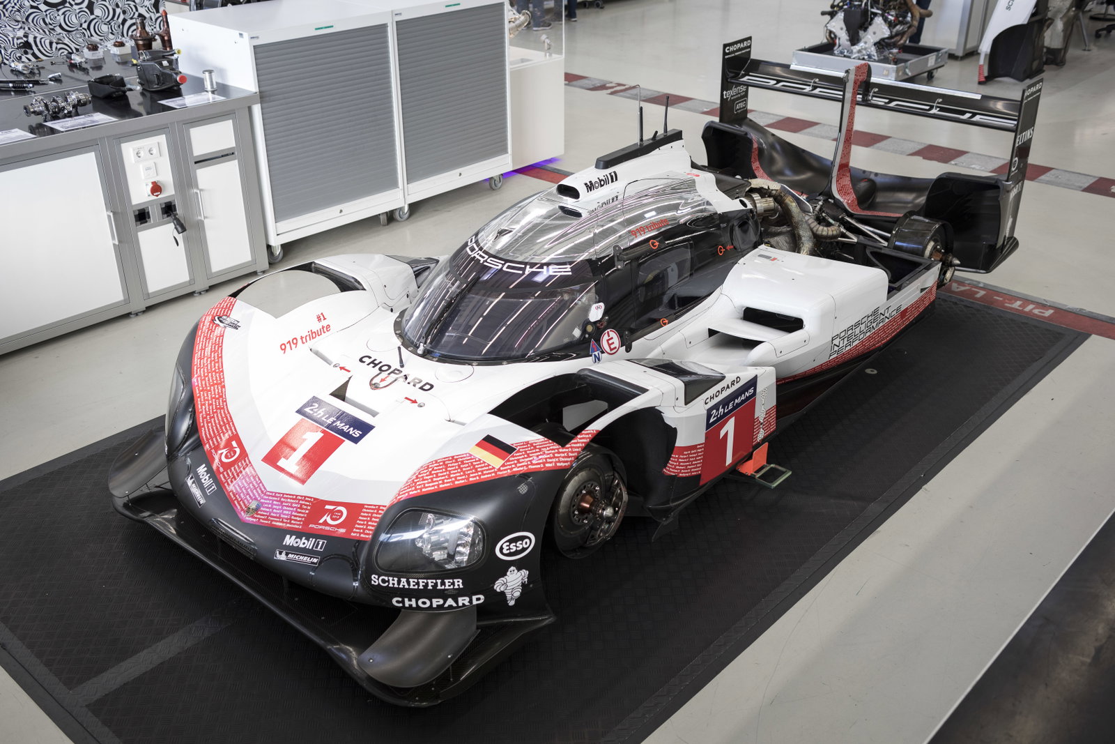 Take A Look At The Naked Details Of The Porsche 919 Hybrid LMP1