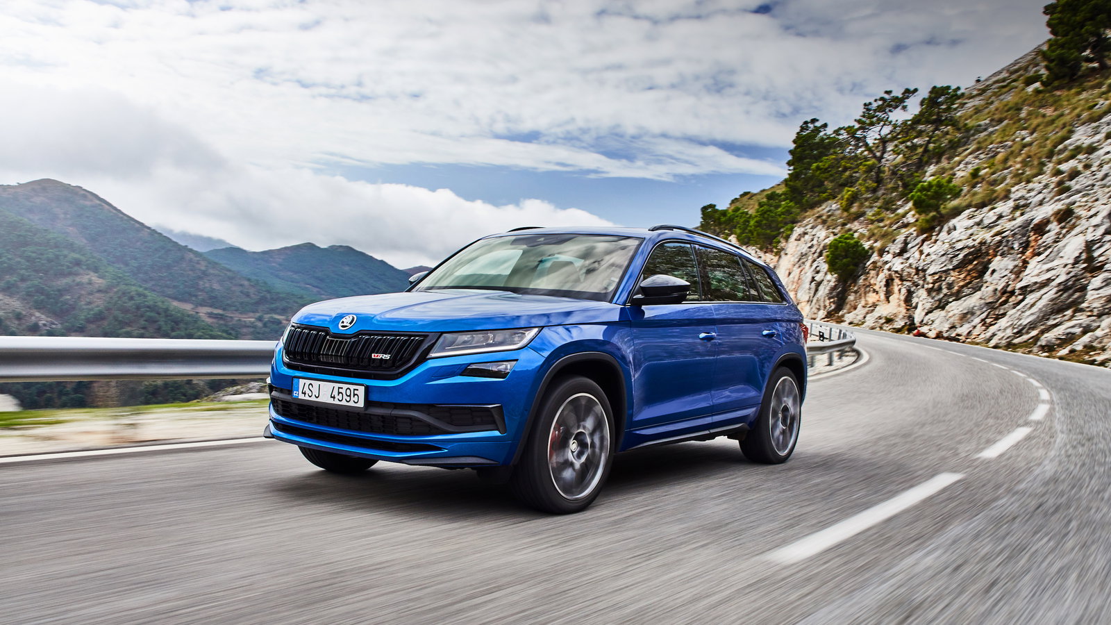 Skoda Kodiaq vRS Review: The 'Hot' SUV That's Barely Lukewarm