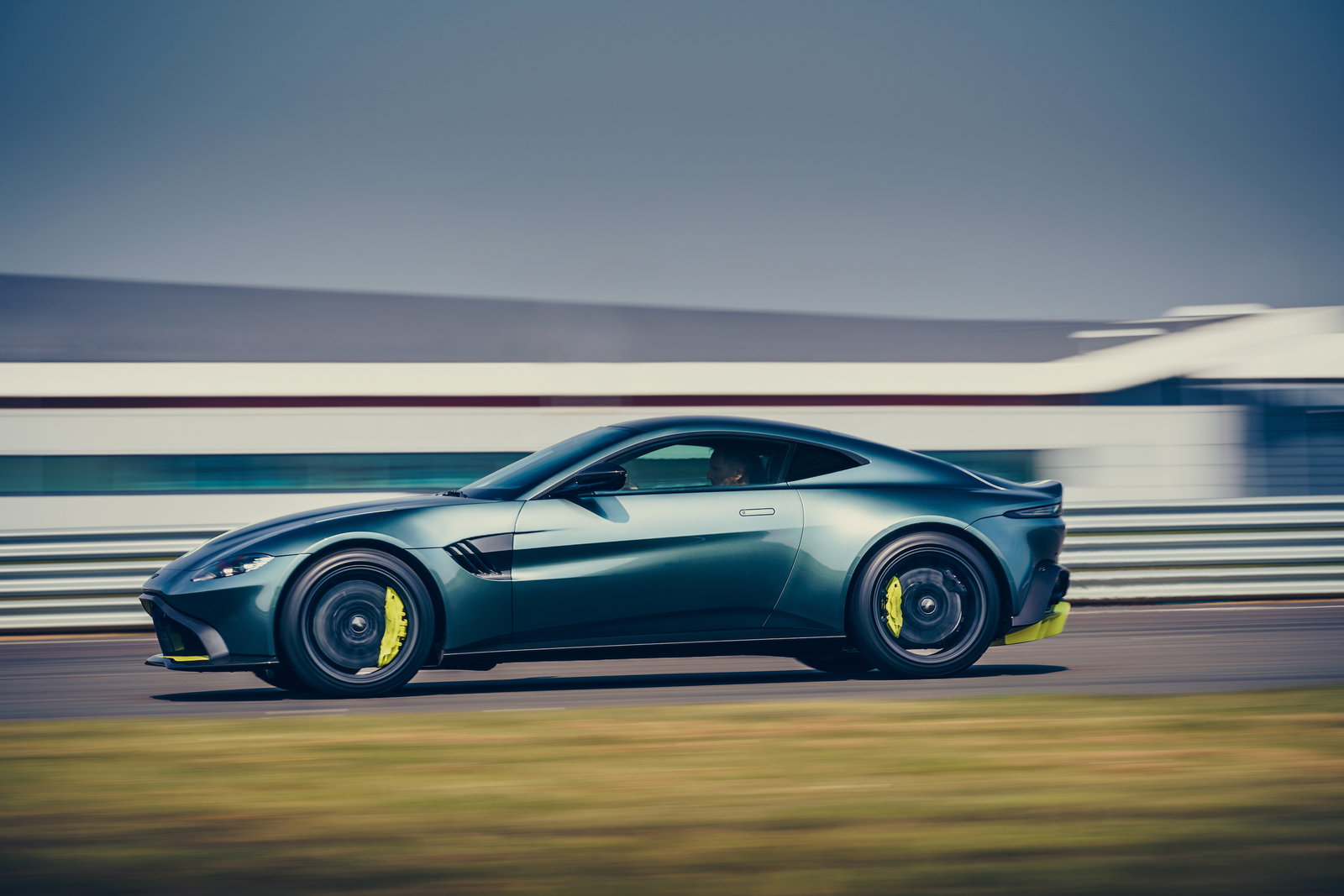 The Manual 'Box Aston Martin Vantage AMR Is Nearly 100kg Lighter