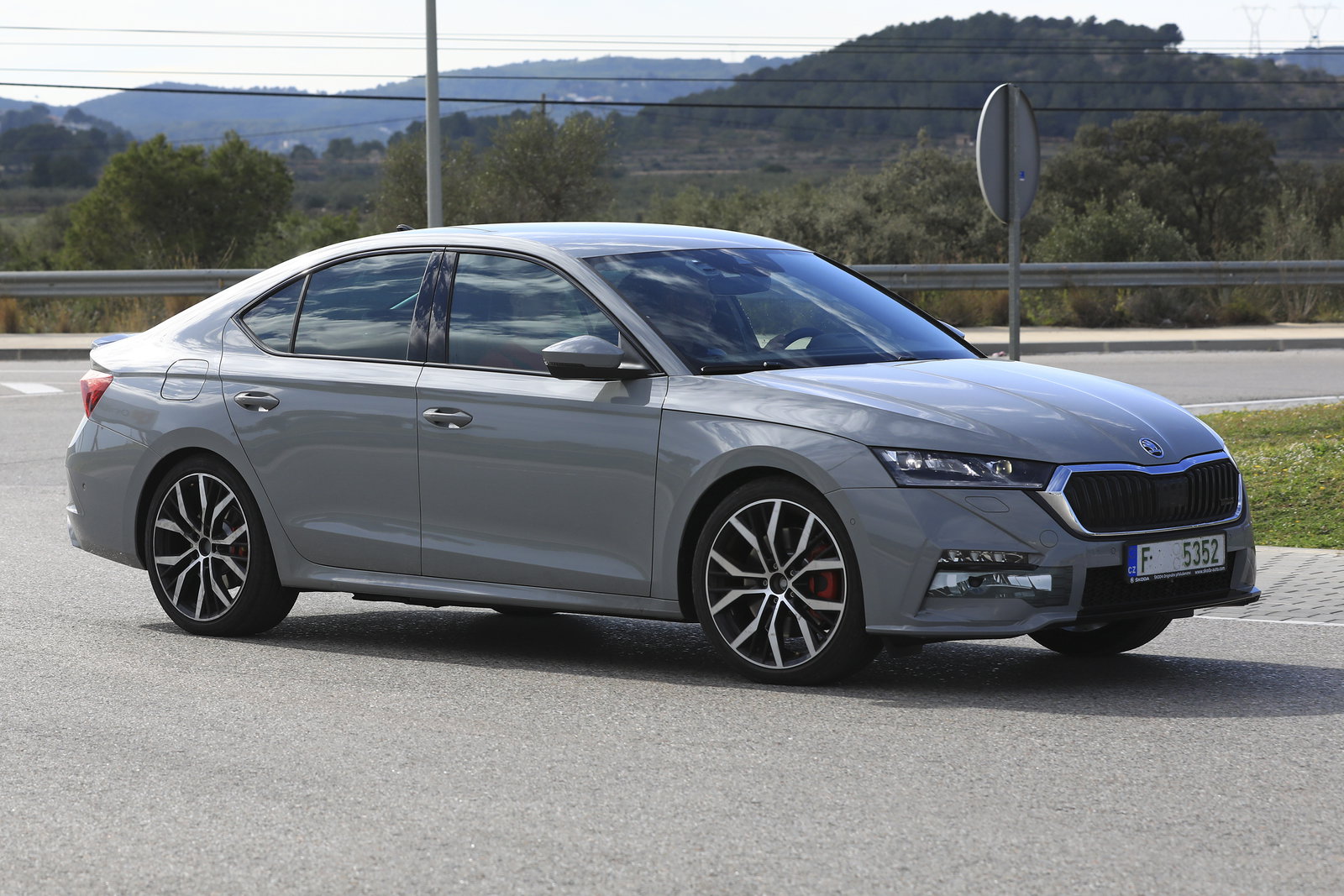 Undisguised Skoda Octavia vRS Prototype Gives Us An Early Preview