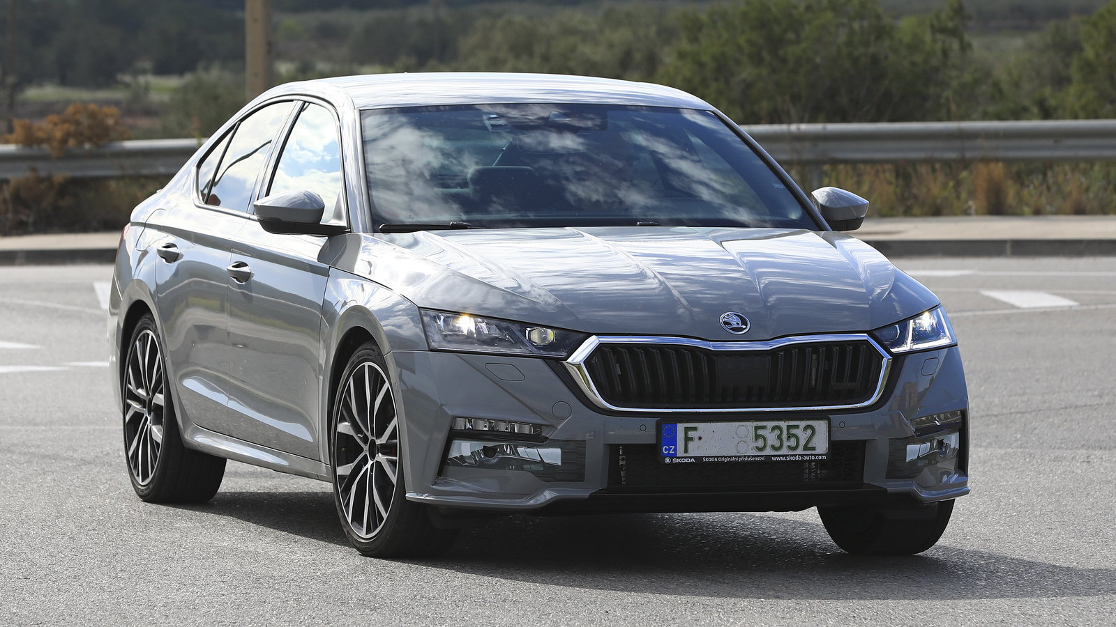Undisguised Skoda Octavia vRS Prototype Gives Us An Early Preview
