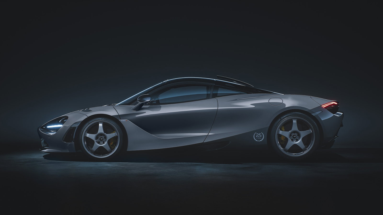 Here's The McLaren 720S Doing Its Best F1 LM Impression