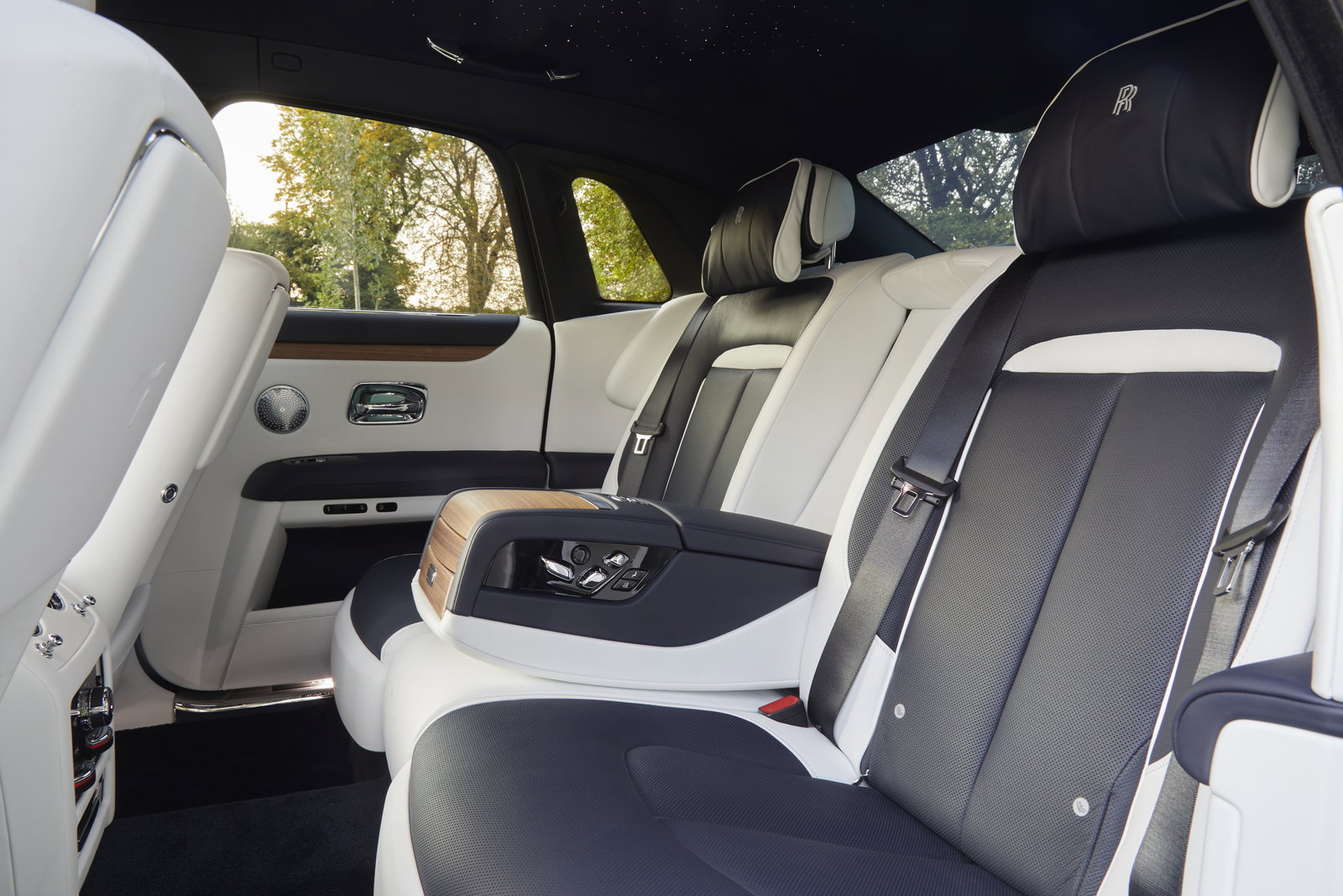 6 Things I Learned From Wafting Around In The New Rolls-Royce Ghost