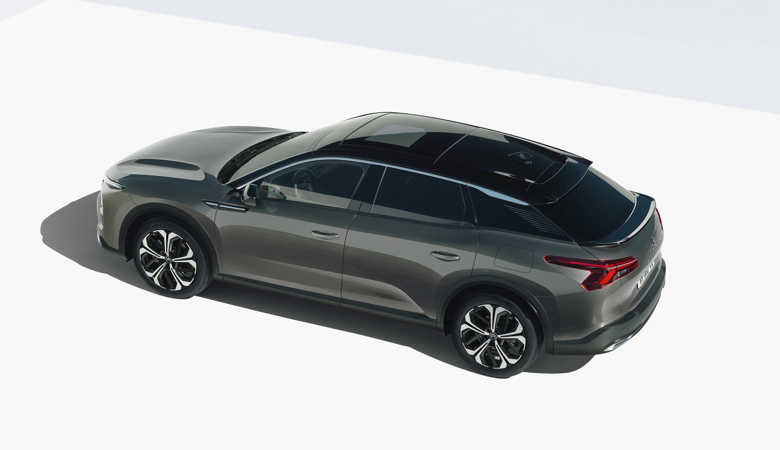 The C5 X's boot offers 545 litres of luggage space, or 1640 with the rear seats folded