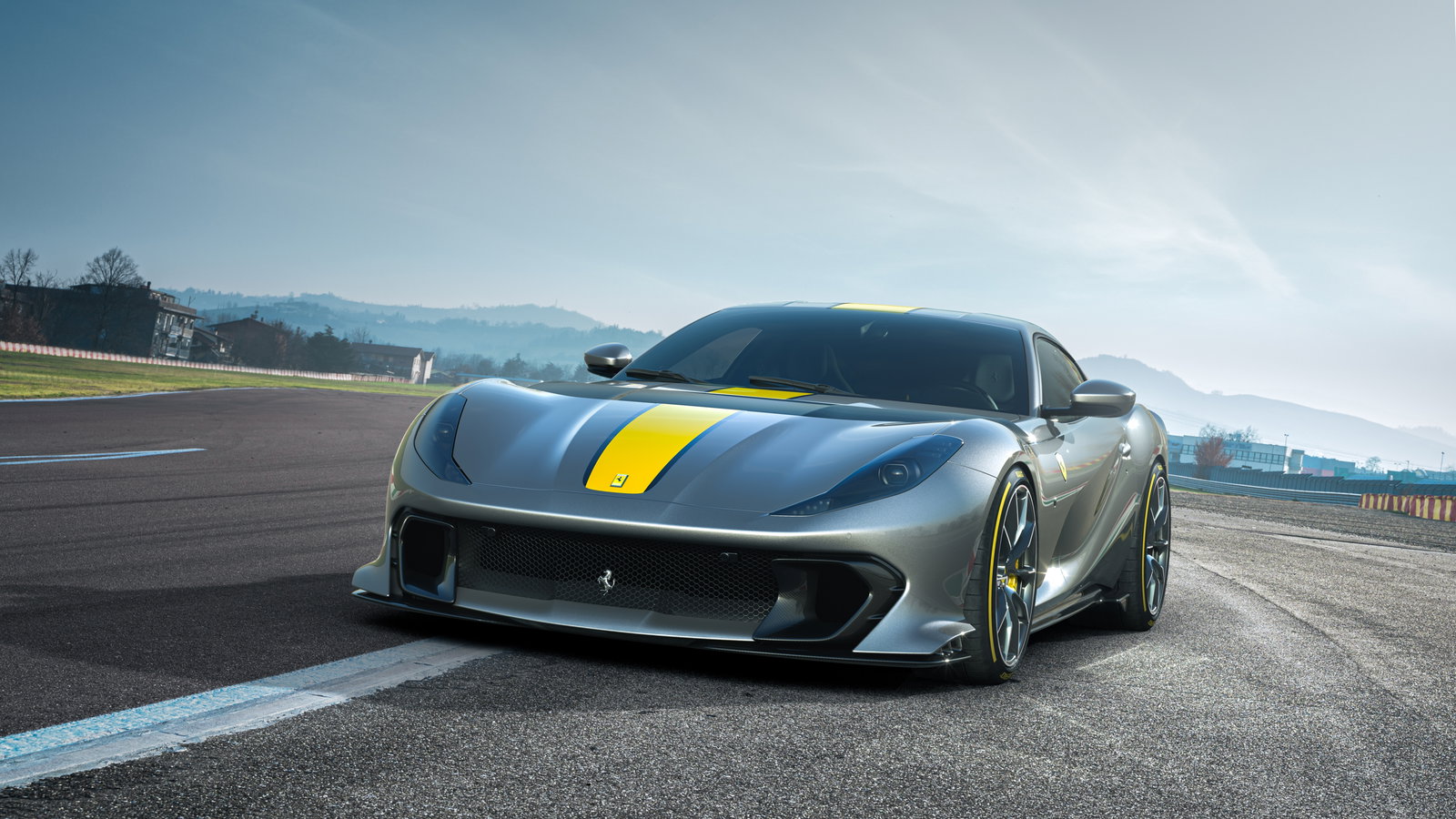 The 818bhp Ferrari 812 Competizione Revs To 9500rpm
