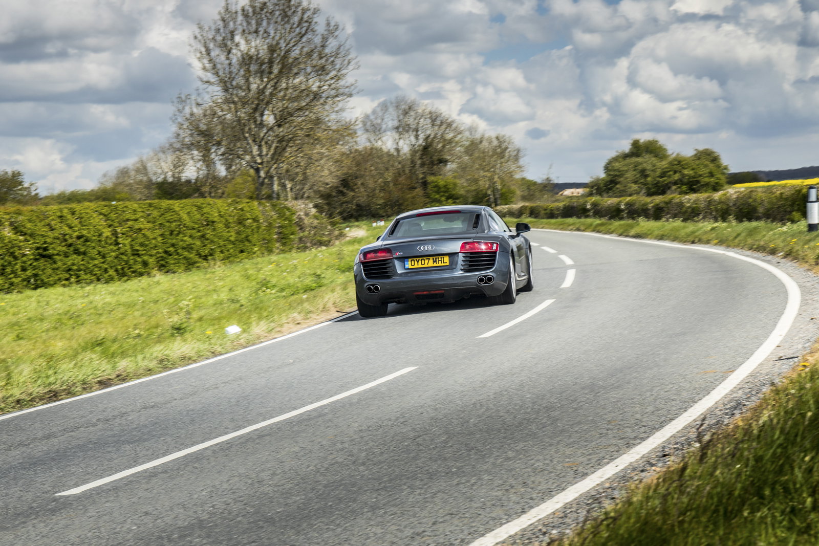 A Gated Manual 4.2 Audi R8 Is More Fun Than Any Modern Supercar