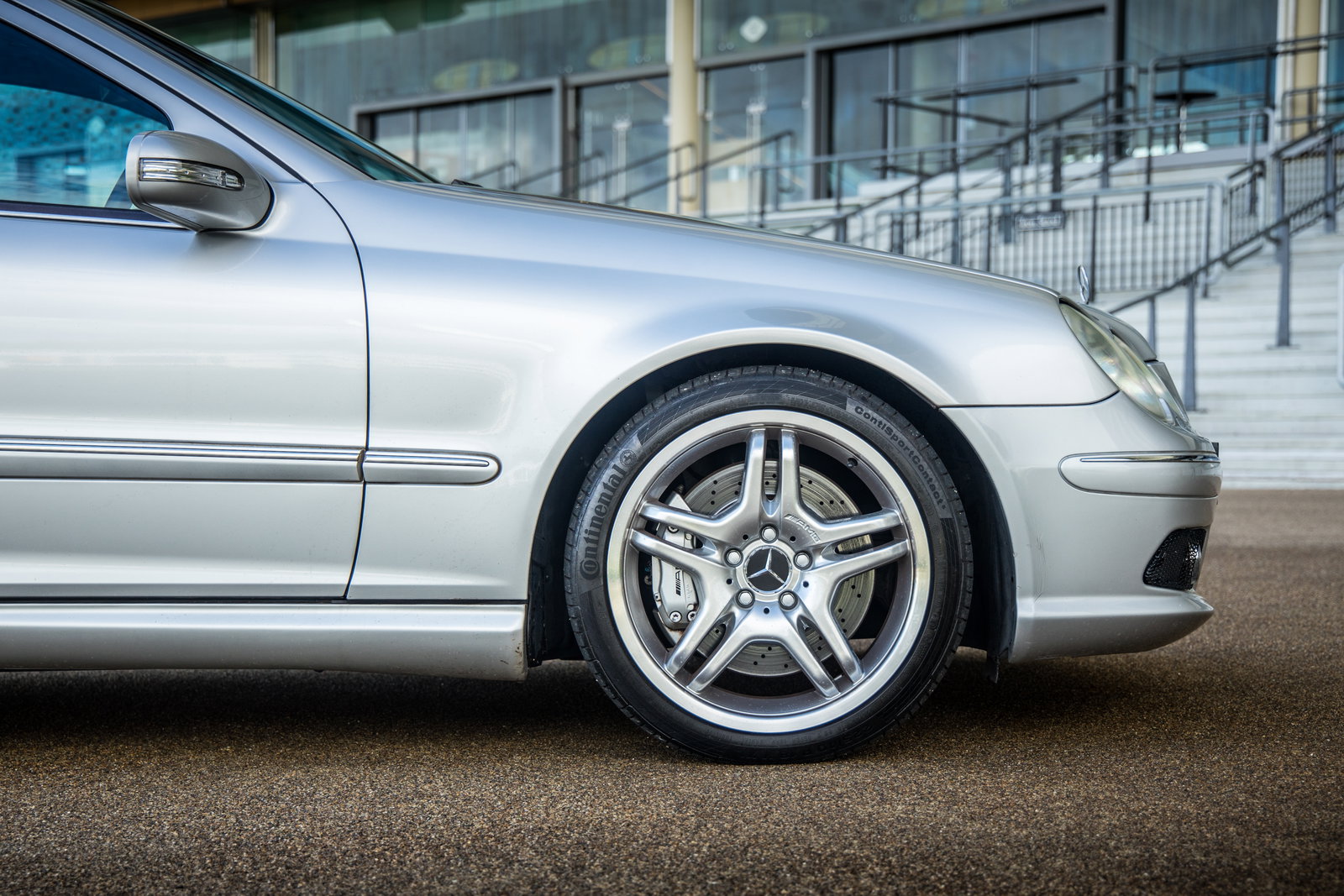 A Gated Manual 4.2 Audi R8 Is More Fun Than Any Modern Supercar
