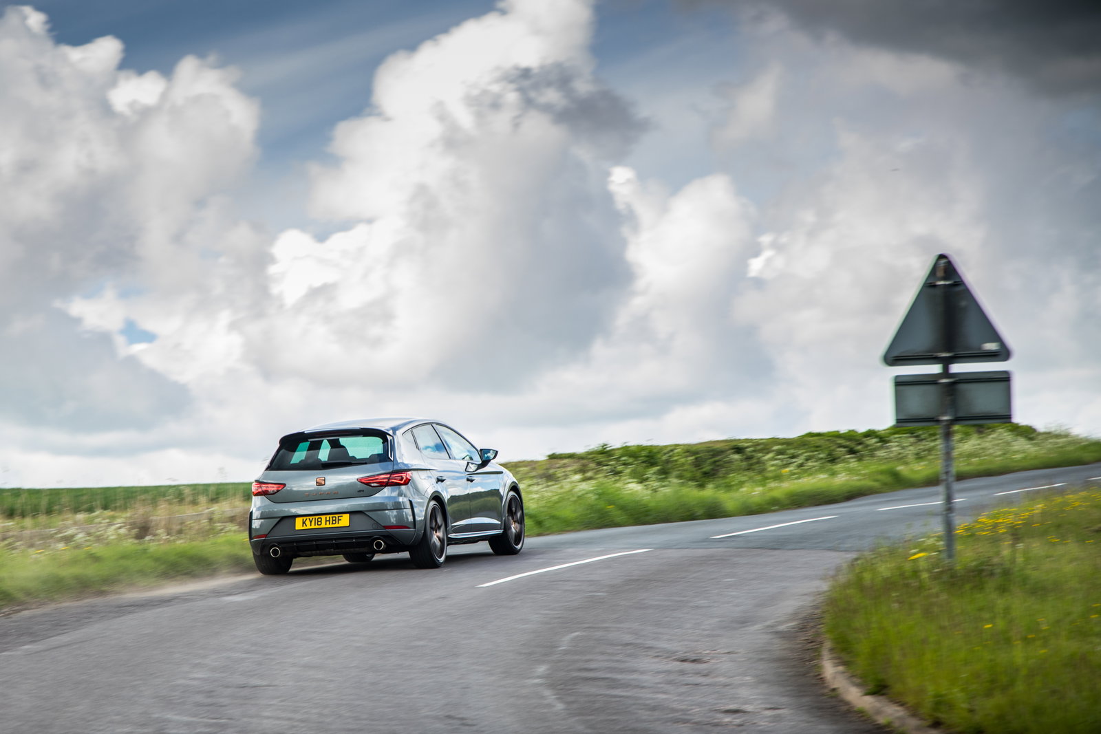 Cupra Leon vs Seat Leon Cupra R: Can The New One Measure Up?