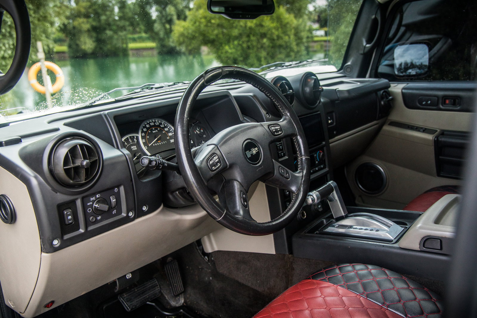 Driving A Hummer H2 Is An Awful And Brilliant Experience All At The Same Time