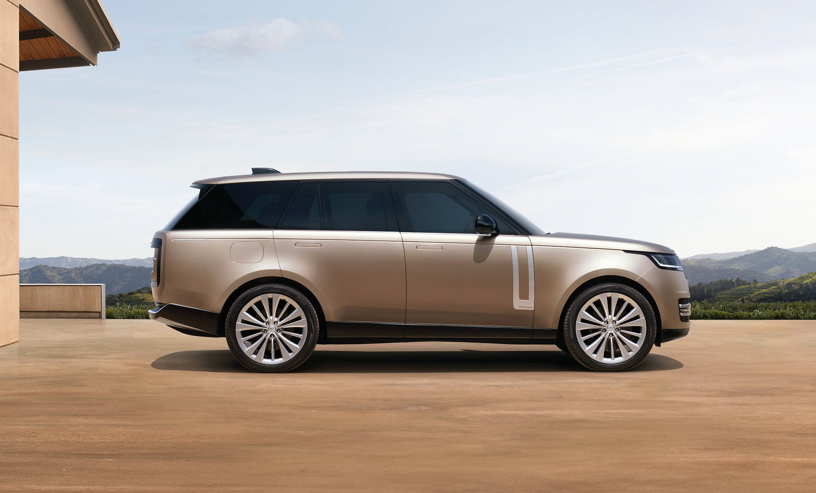 The New Range Rover Is Here With A 523bhp BMW V8 And 7 Seats