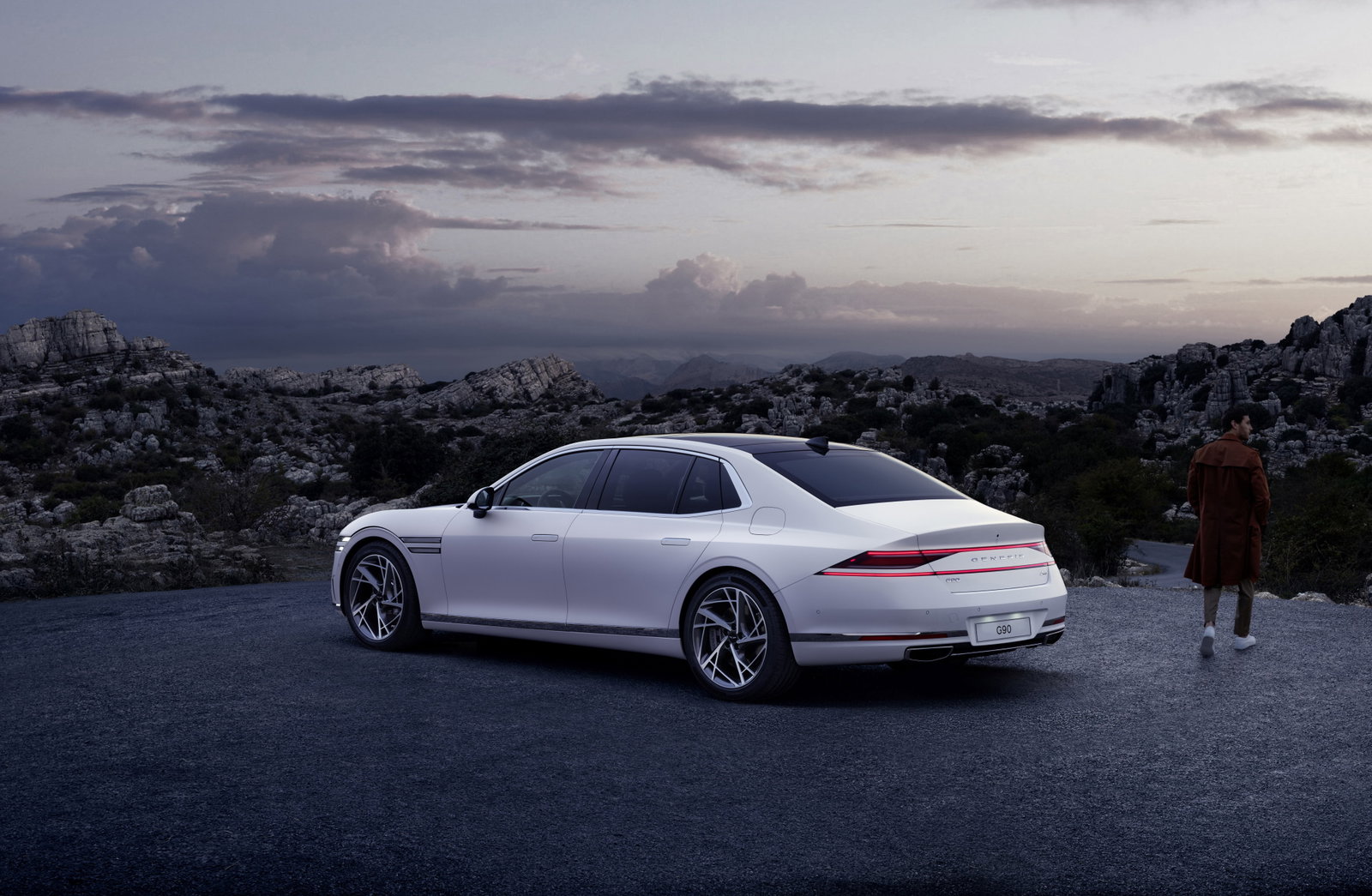 Genesis G90's Suitably Swanky Cabin Revealed