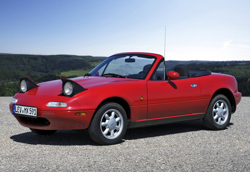 Engine size: 1598 cm^3. About: most popular cabriolet in the world, very cute car and the main reason POP-UP HEADLIGHTS!!!