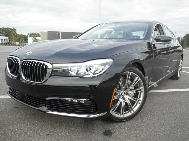 2016 BMW 750i xDrive: Utter Tech Fest Inside Out