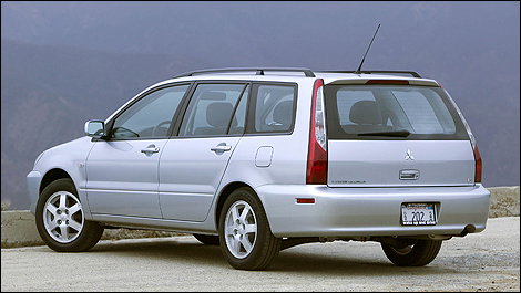 Minimalistic design once again, looks nothing alike sedan just like Megane!