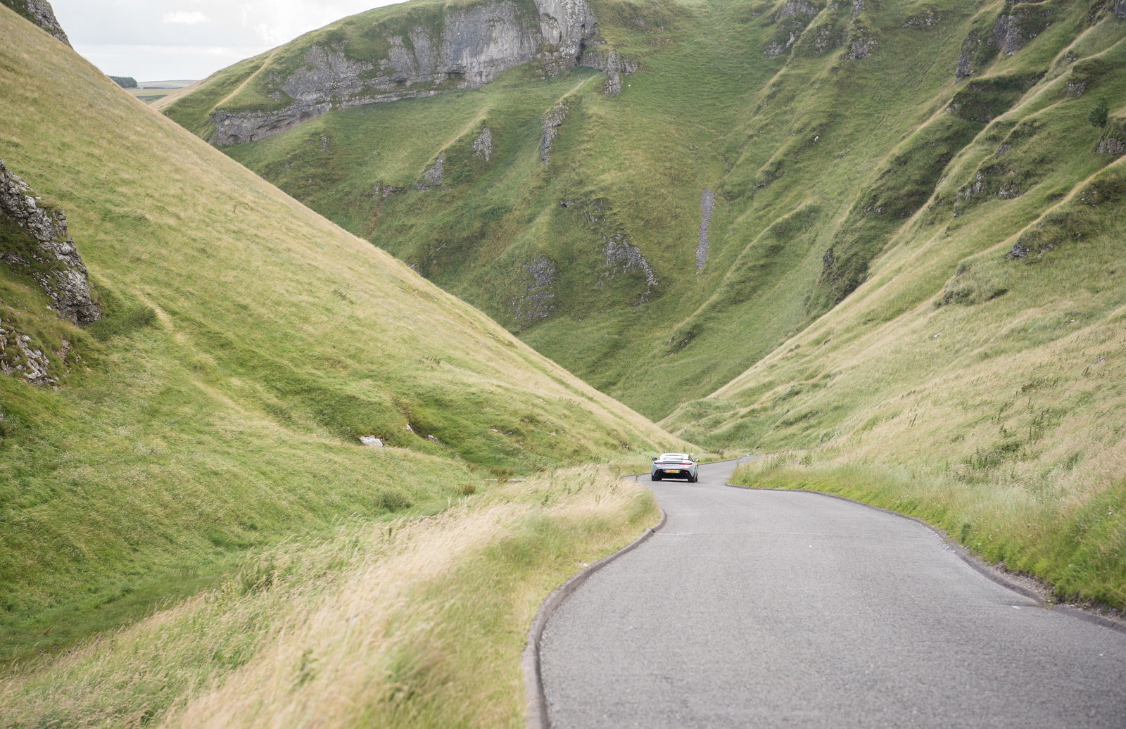 Aston Martin DB11 Review: The 600bhp V12 Hero That Laughs In The Face Of Downsizing