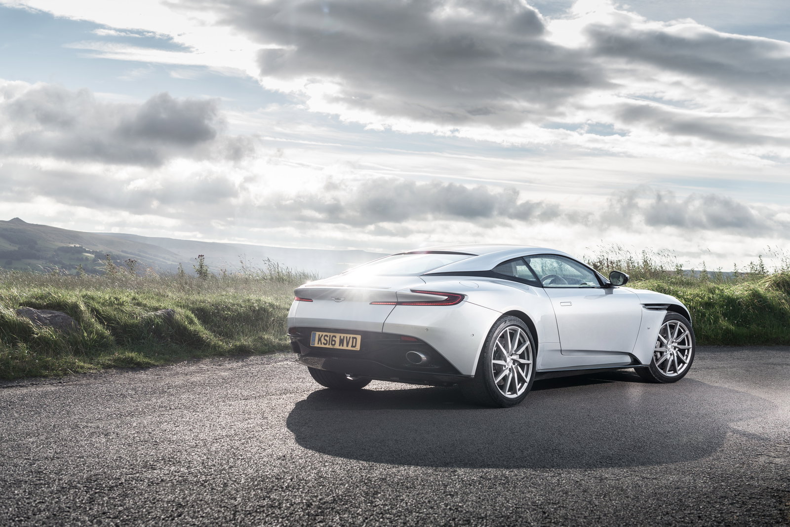 Aston Martin DB11 Review: The 600bhp V12 Hero That Laughs In The Face Of Downsizing