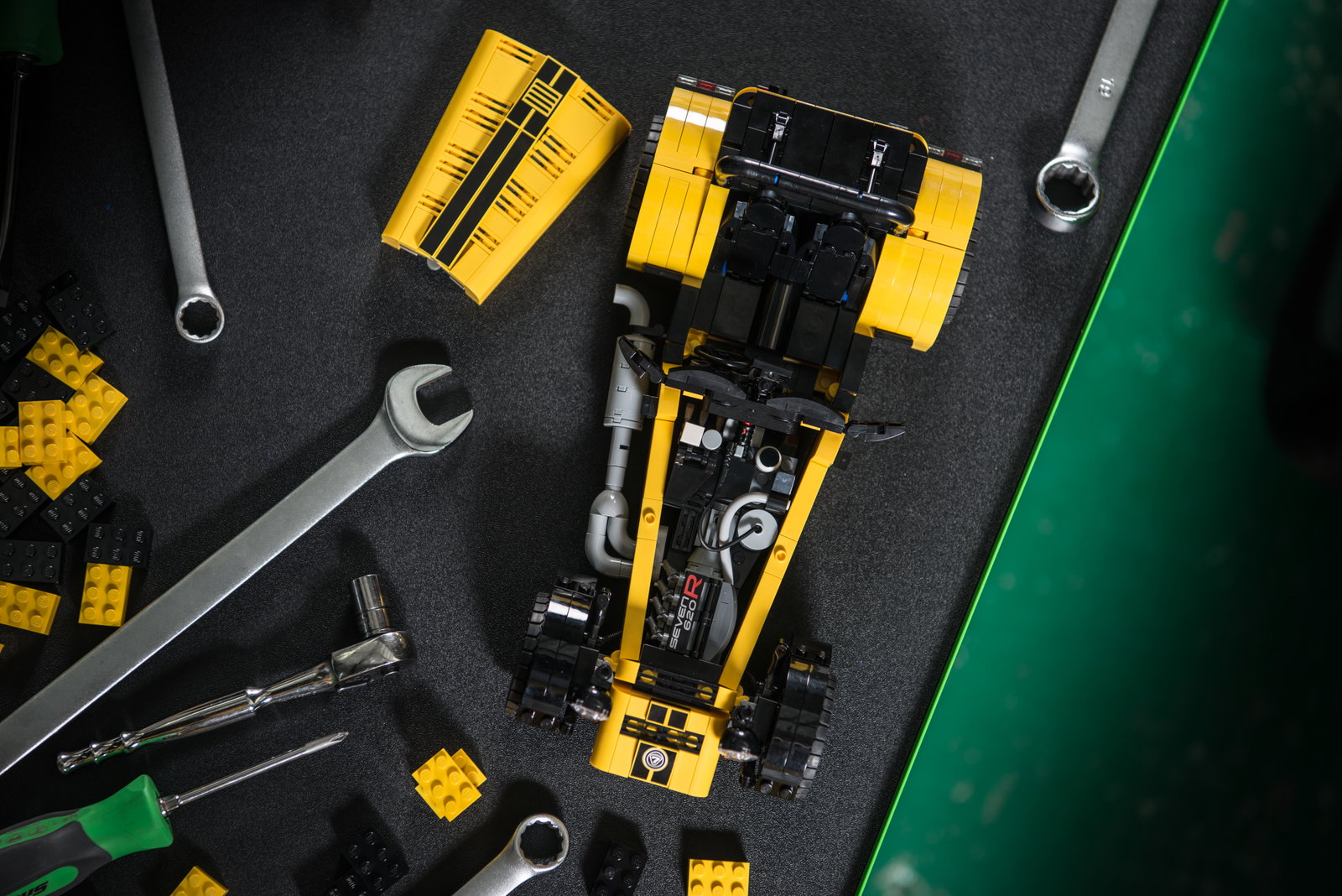 There's Now A Lego Caterham Seven And We Want It Badly