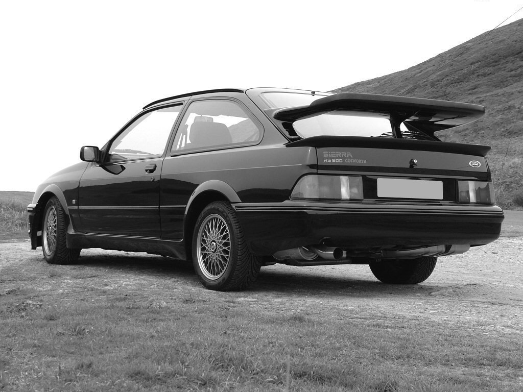 Want a Limited Edition Cossie? Want it to have a Whale-Tail? Want it to be 3-Doored? *GOOD NEWS!* Ford did exactly that! The RS500!