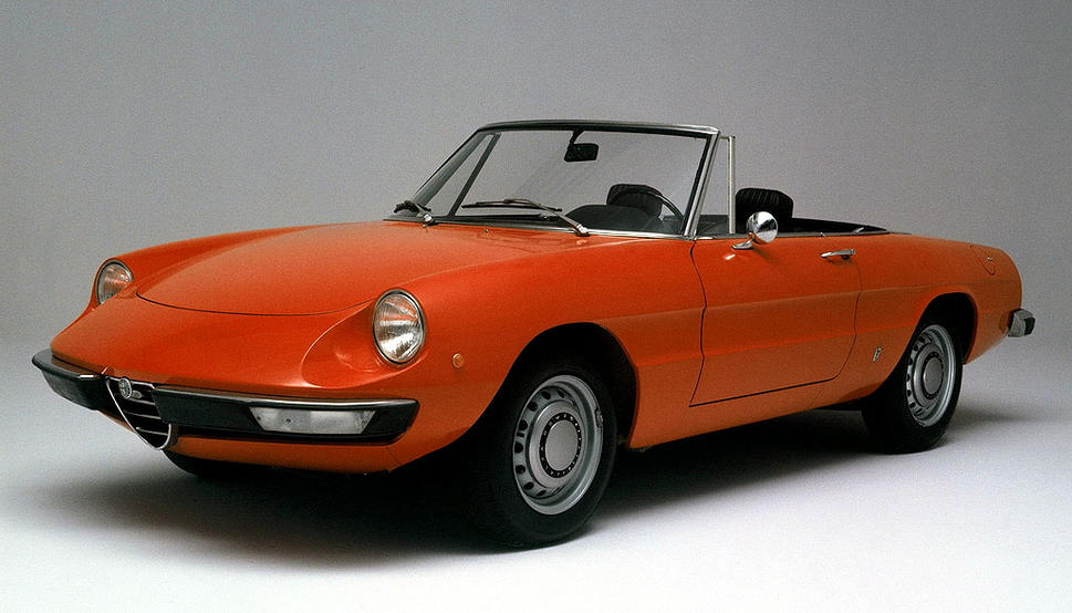 The Alfa Romeo Spider 2000 was the first mass-produced car to feature VVT