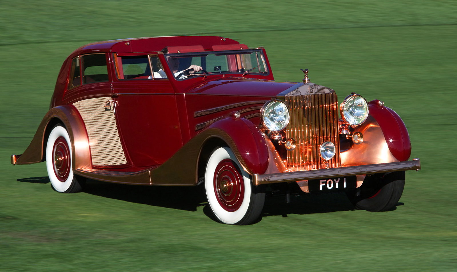 A Look Back At The World's Finest Motor Car: The Rolls-Royce Phantom