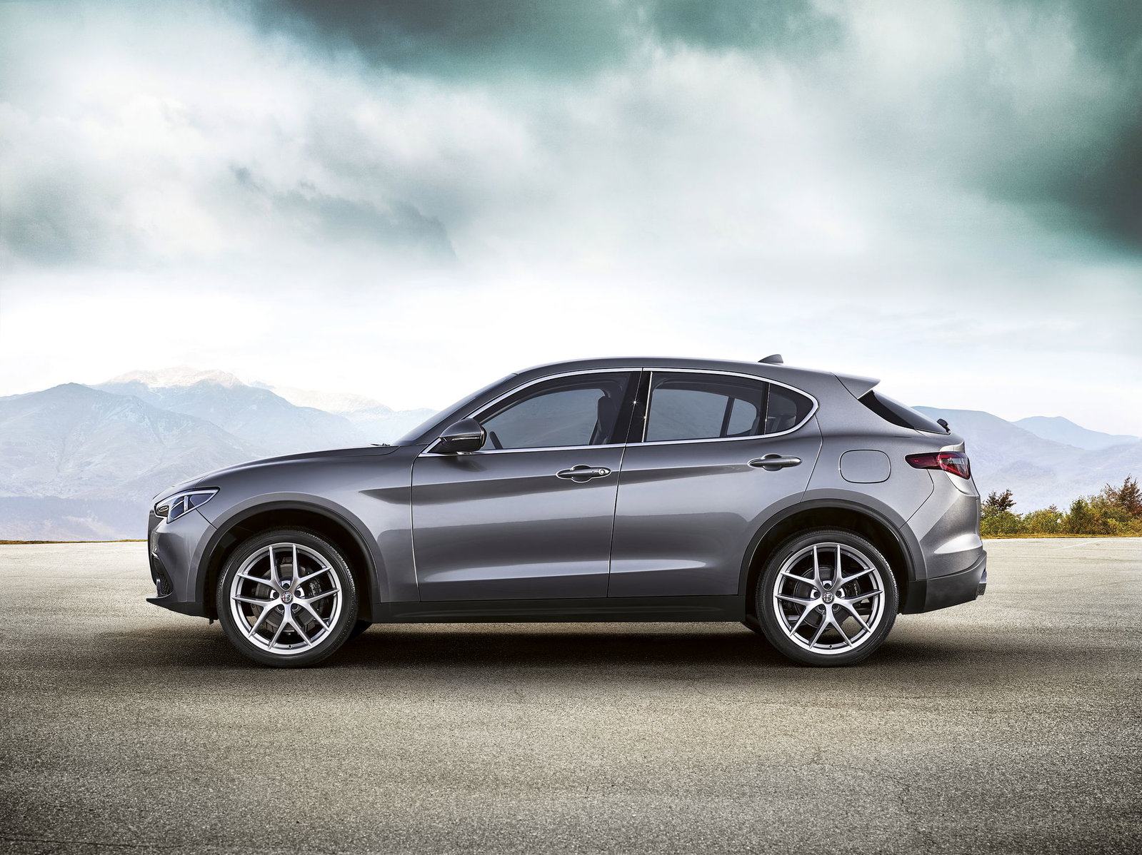 Even The 'Normal' Alfa Romeo Stelvio Looks Hot
