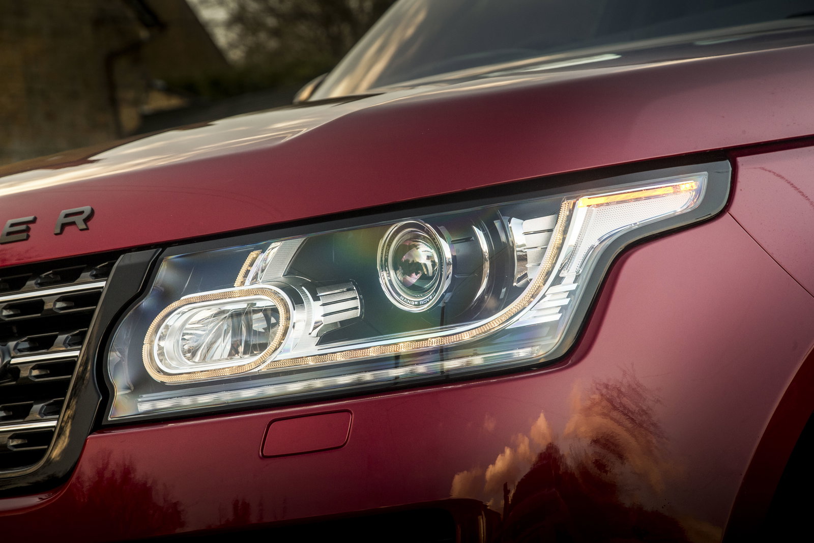 Range Rover SV Autobiography Dynamic Review: 542bhp Of Restrained Madness