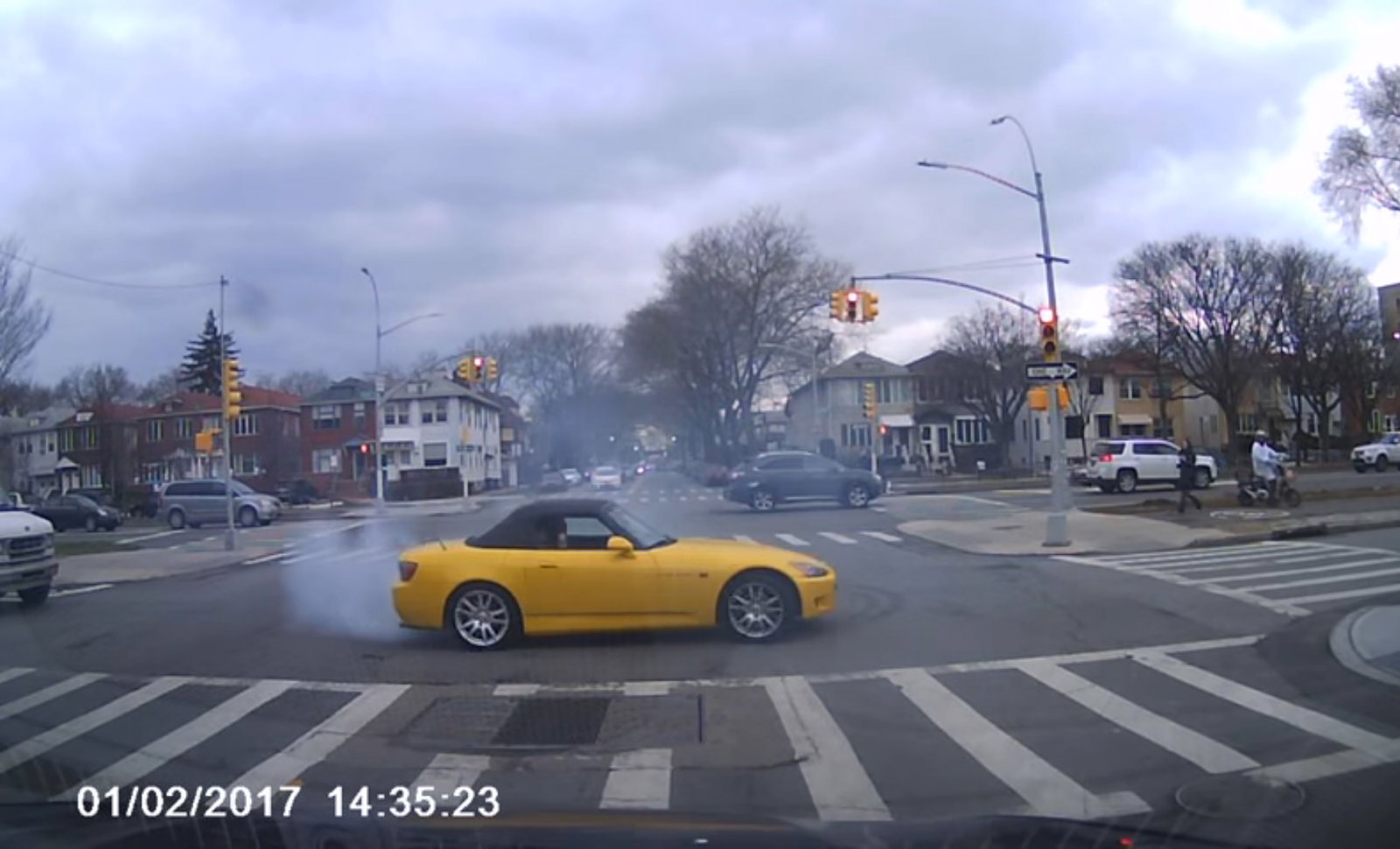 This S2000 Driver Gives No Damns For The Law As He Pulls Donuts At A Busy Intersection