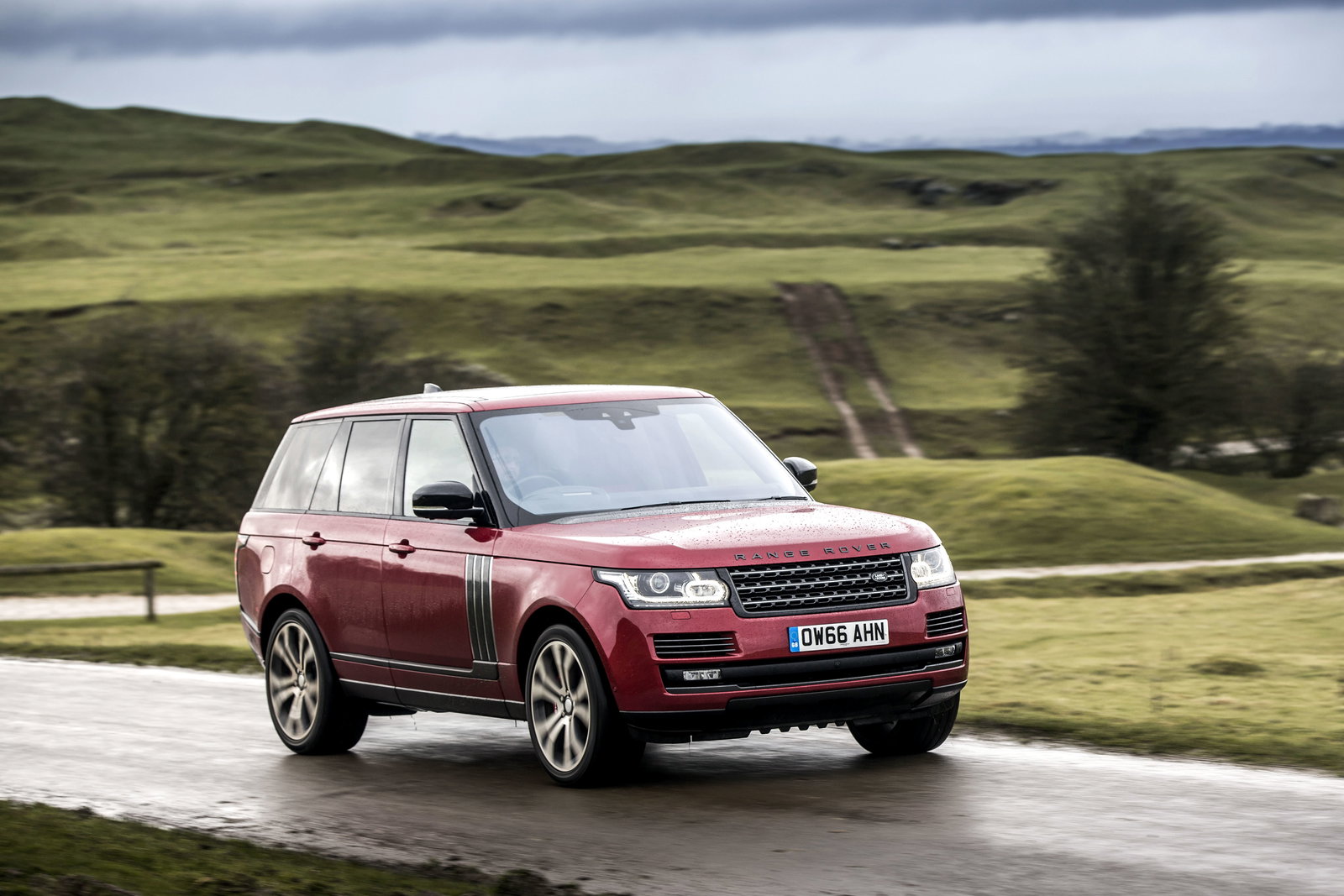 Range Rover SV Autobiography Dynamic Review: 542bhp Of Restrained Madness