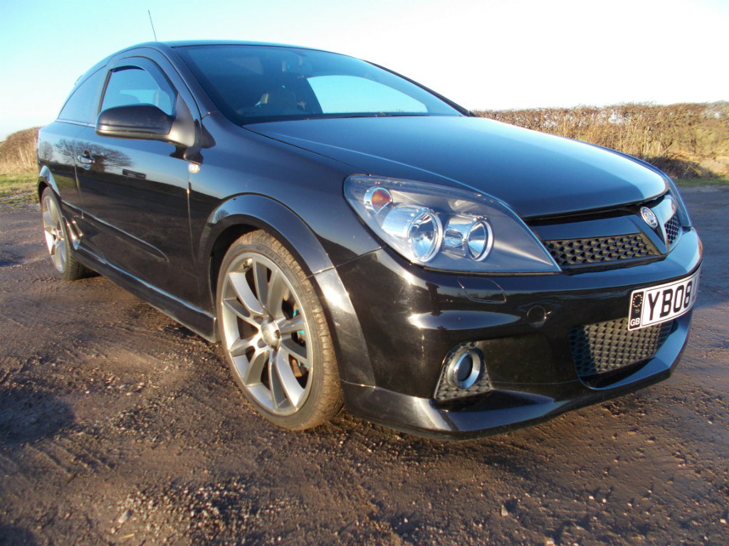 Watch A Porsche 919 Merge With A Mission E In Photoshop To Make A '2020 911 GT1'