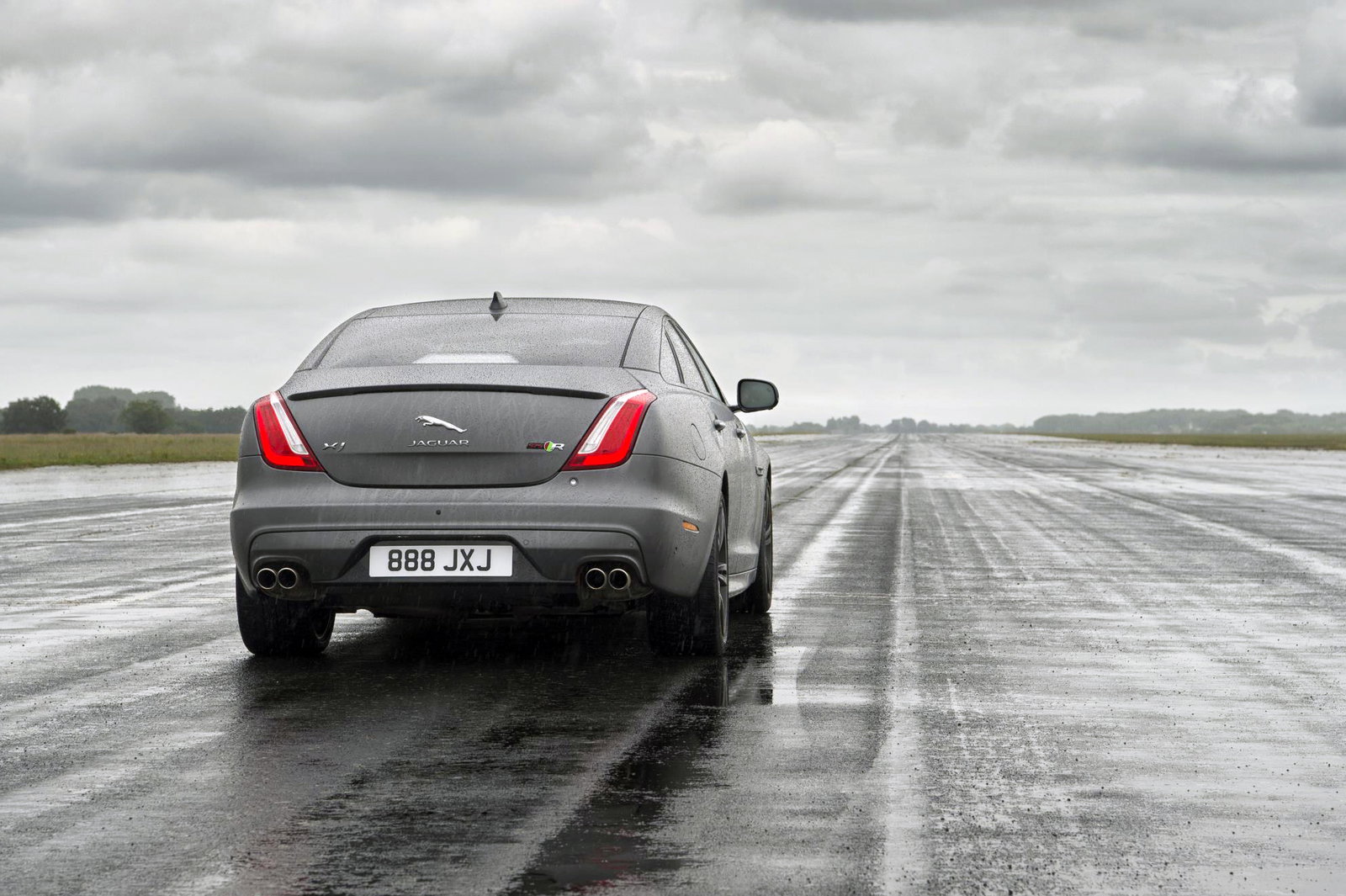 The New Jaguar XJR575 Is 567bhp Of Weaponised Comfort