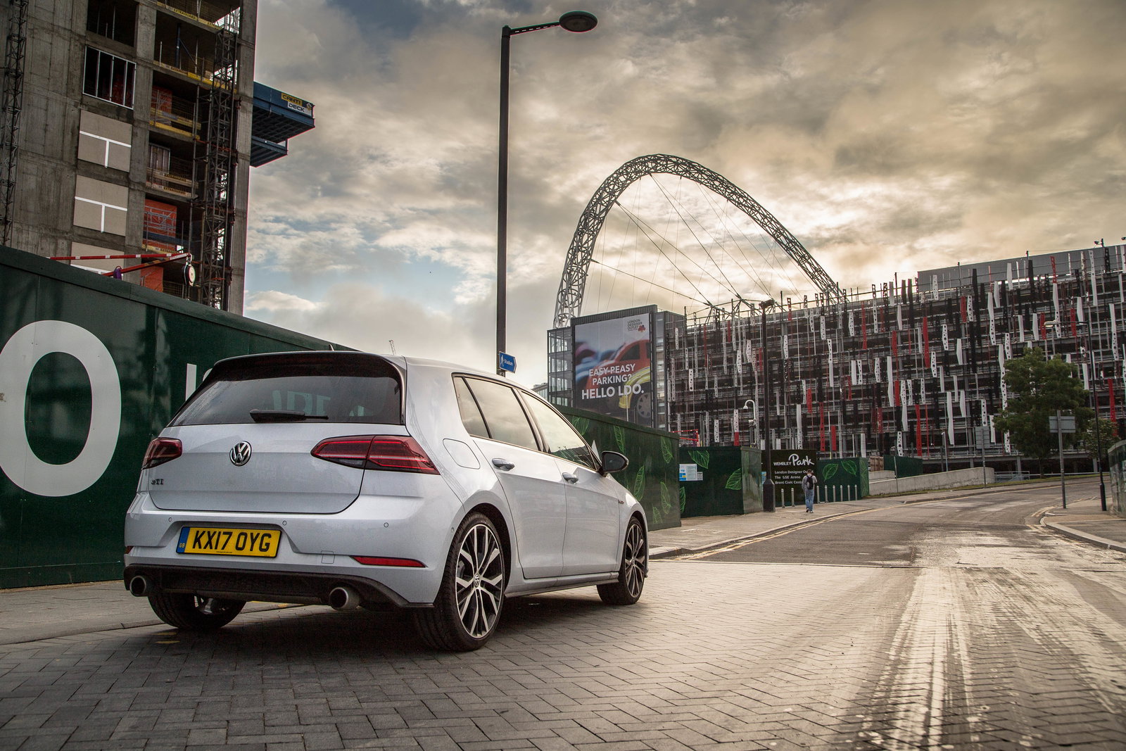 This 911 GTS Vs M4 CS Drag Race Is Massively One-Sided