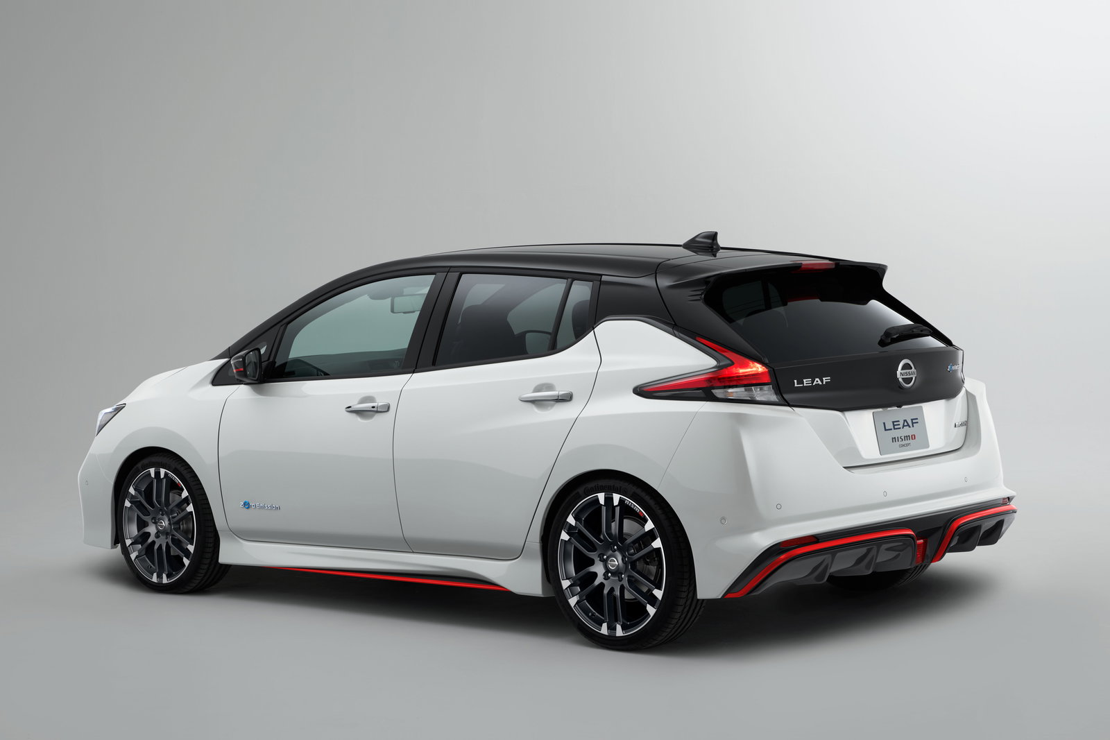 Here's A Closer Look At Nissan's Leaf Nismo Concept