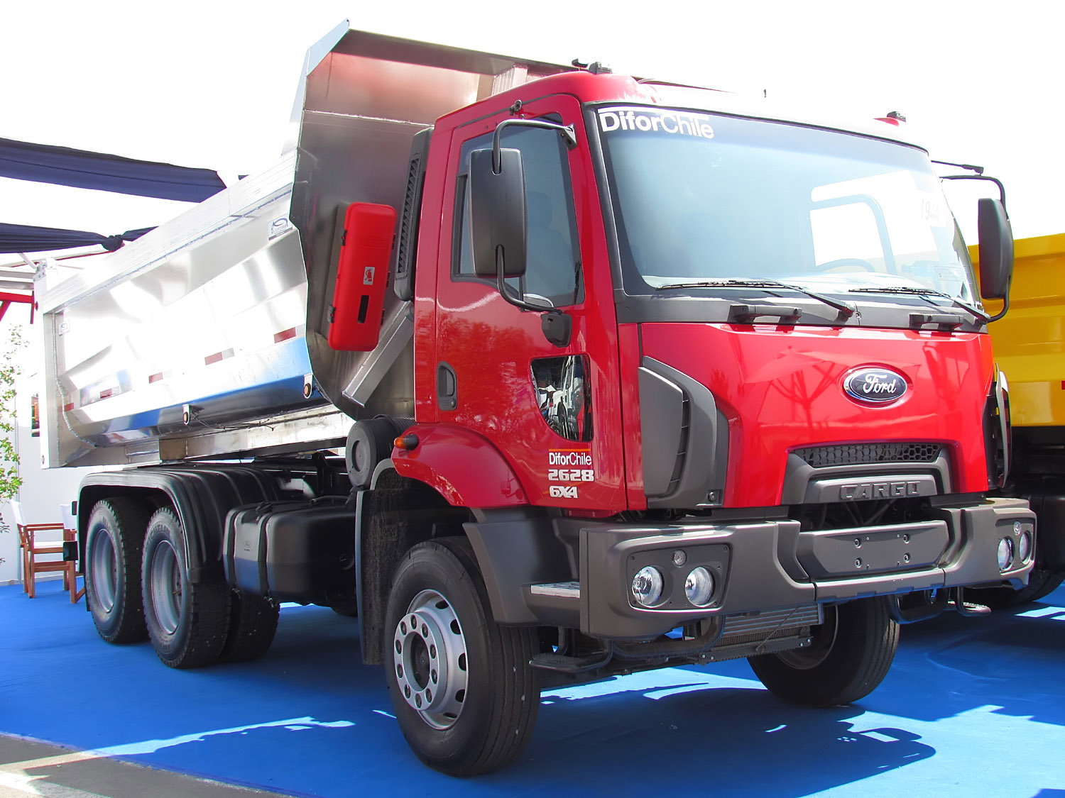 A Ford Cargo, which is totally different to an Iveco Cargo. Honest.
