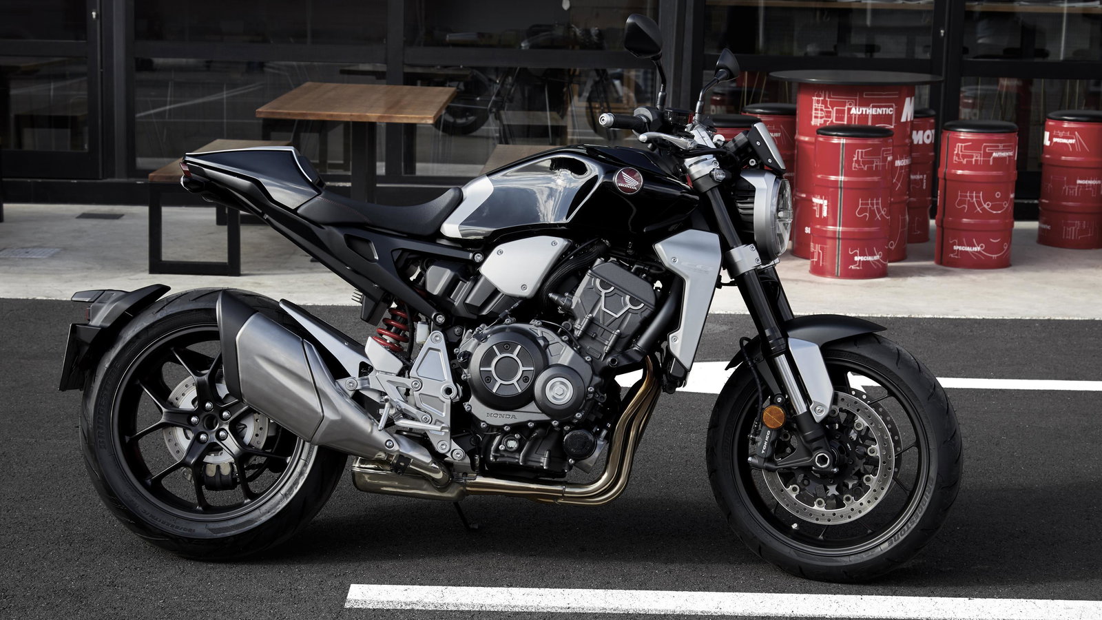 The Honda CB1000R Is An Effortlessly Cool Cafe Racer Tribute