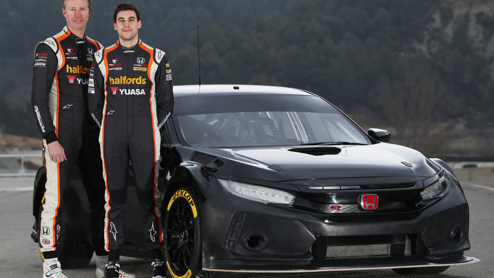 The New Honda Civic Type R BTCC Car Looks Predictably Mean