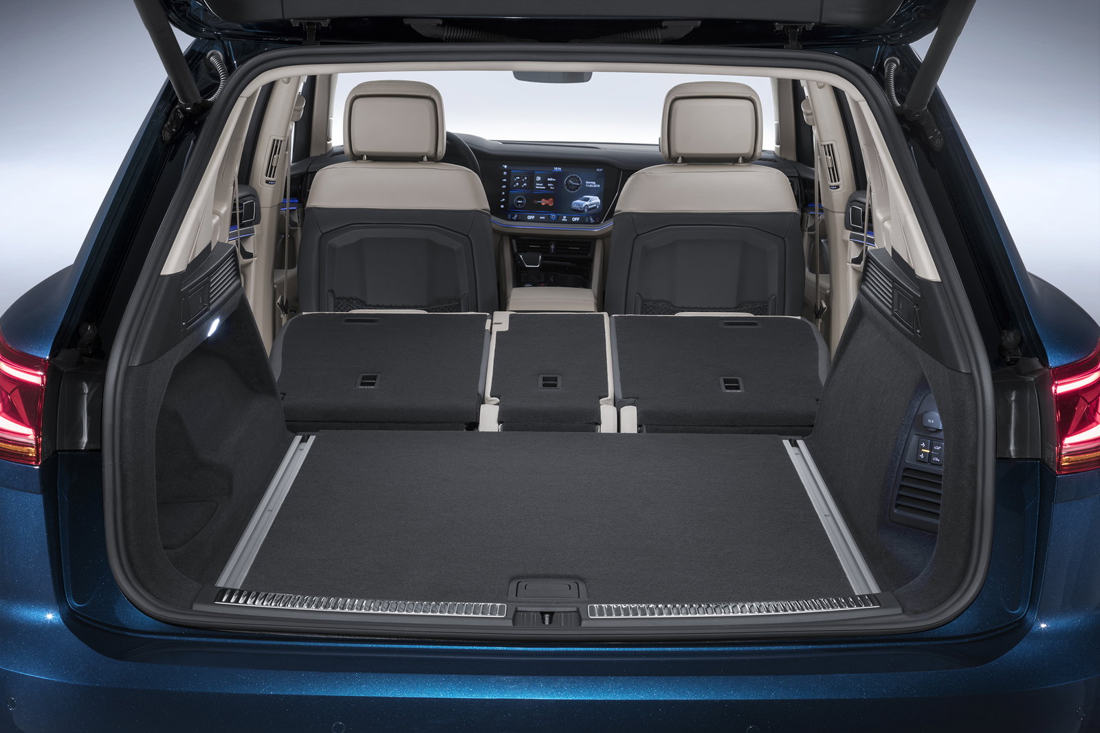 Behold The New, Lighter Volkswagen Touareg And Its Epic Screen