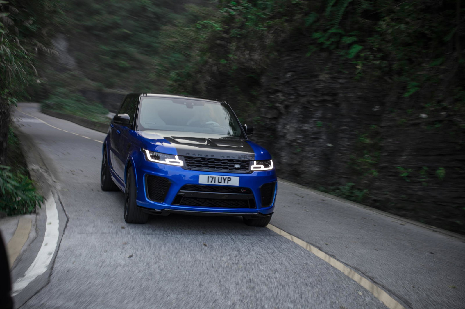 Watch A Range Rover Sport Belt Up A Mountain Pass Faster Than A Ferrari