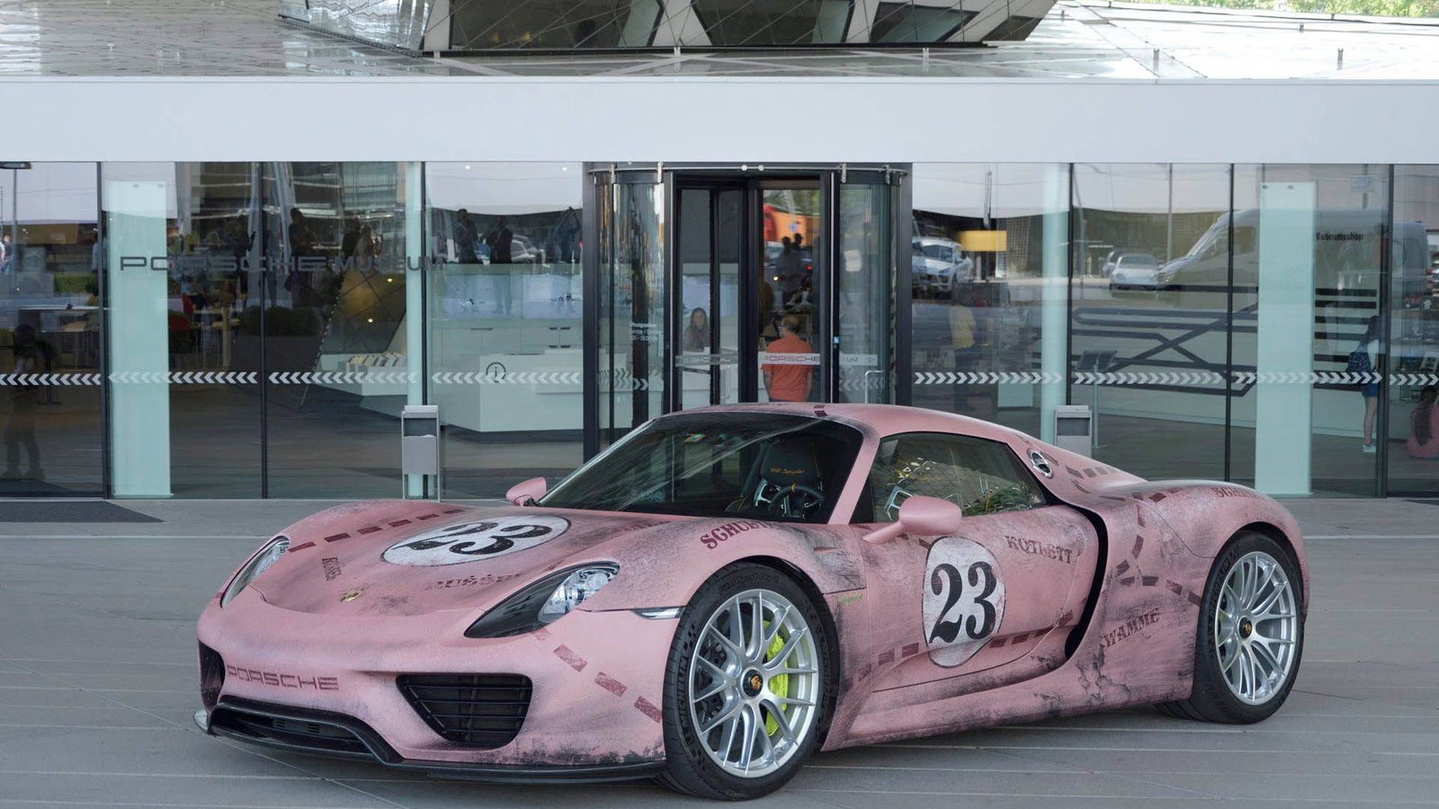 Someone Has Used The Famous 'Pink Pig' Livery On A Porsche 918