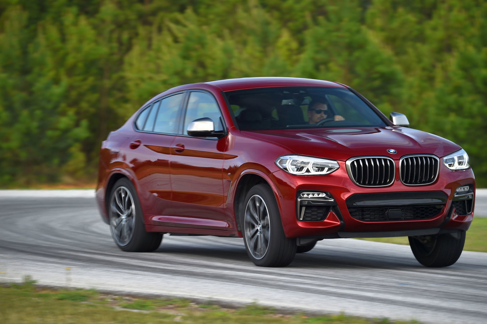 The new X4 is 50kg lighter than the old one, the centre of gravity is lower, and the rear track is wider