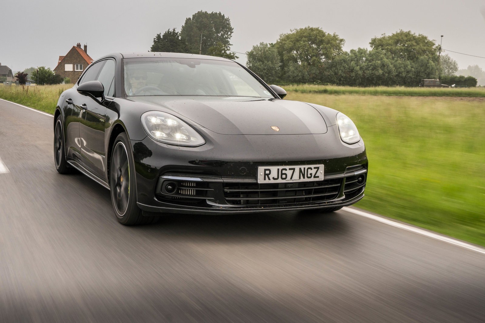 For some derivatives, the ST is already more popular than the fastback. We can see why...