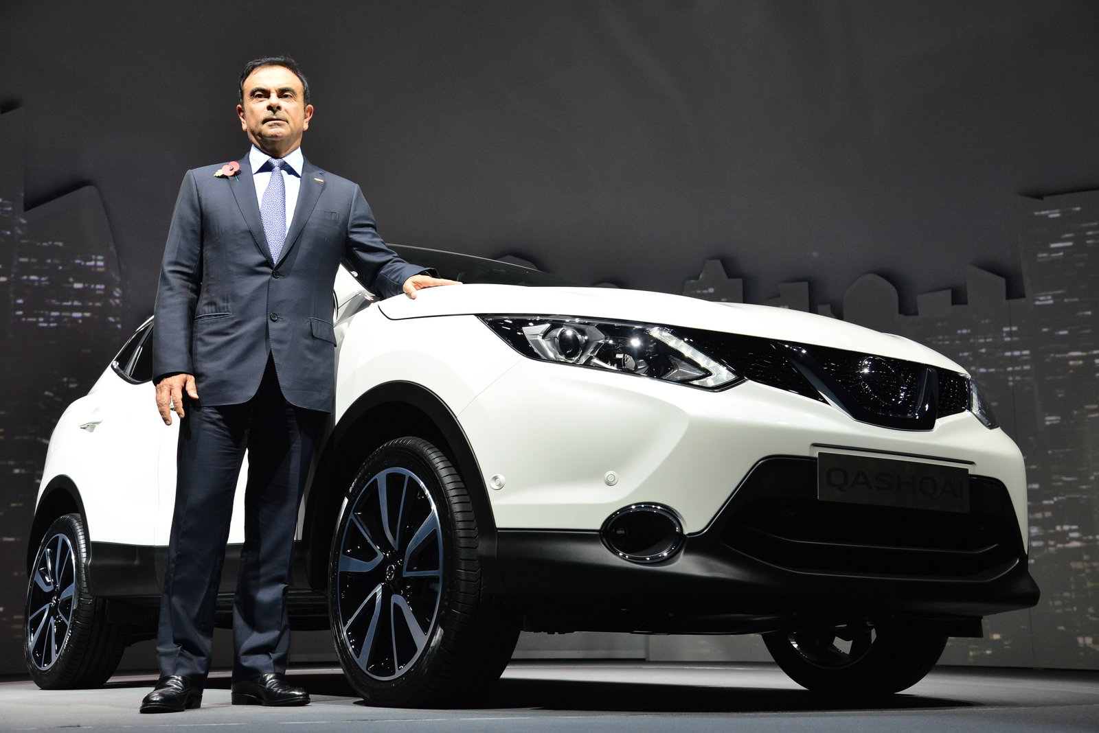 Ghosn with the third-gen Nissan Qashqai