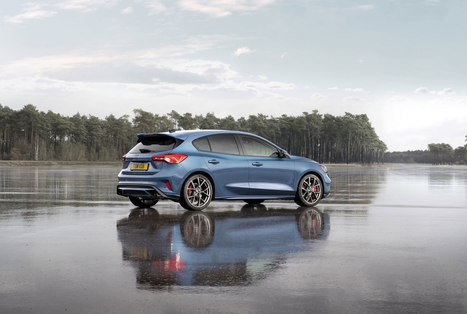 The New Ford Focus ST Just Landed With A 276bhp 2.3 And An E-Diff