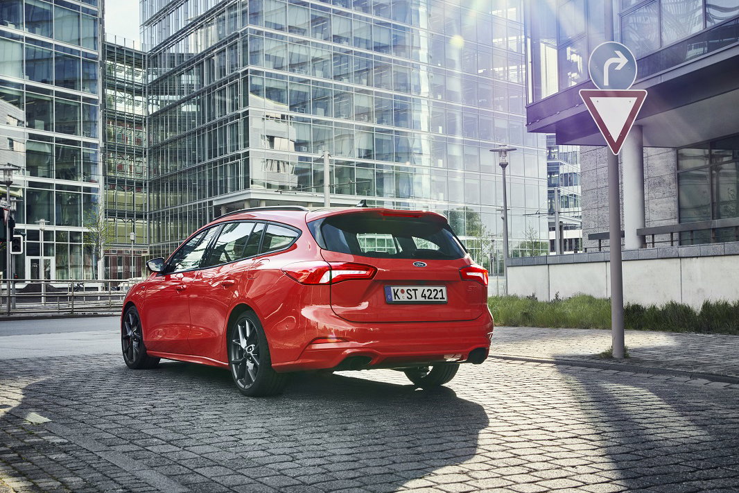 The New Bentley Flying Spur Has Weird 3D Textured Leather