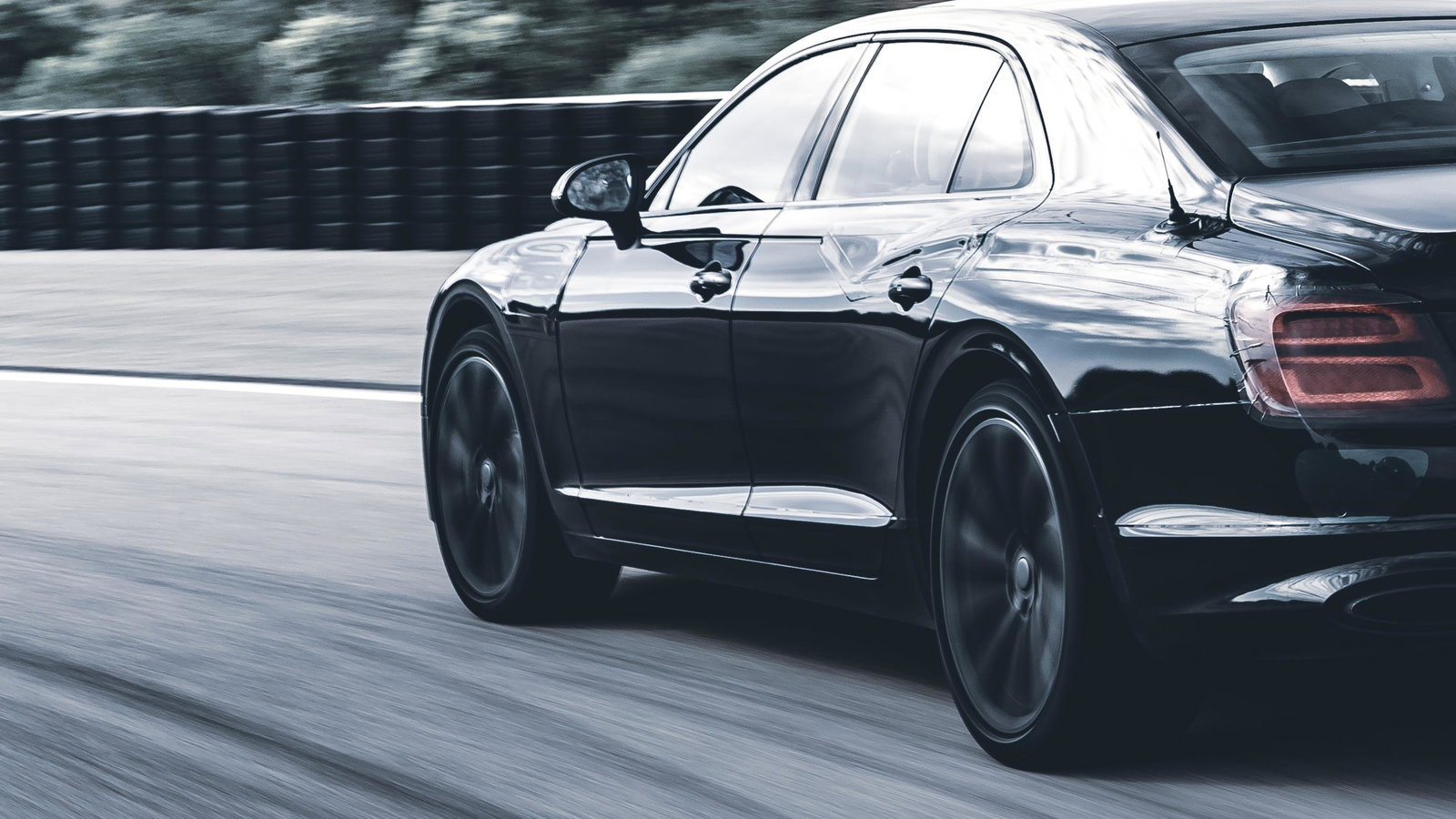 The New Bentley Flying Spur Is RWD (Most Of The Time)